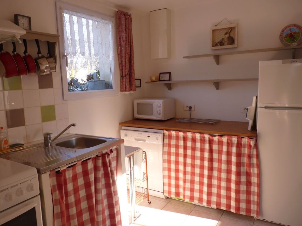 Gite-Chambres d'hôtes. Cuisine-2 salles d'eau-salon. La Bénardière76  : 2